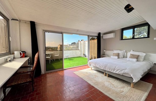 Villeneuve-les-Avignon House | Private bedroom with terrace (A/C)- Wonderful view