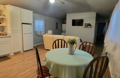 Bismarck Cottage | Private Gated Bungalow with Pond view close to Hot Springs and minutes to DeGray