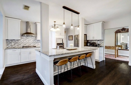 Northside House | Private Gated Estate | Hot tub | Mini Golf | Theatre | Games