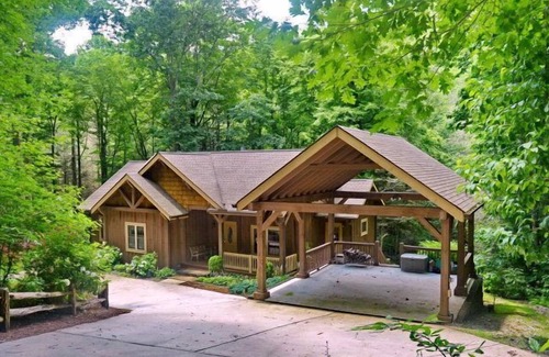 Sapphire Cottage | Private Getaway on Hogback Creek