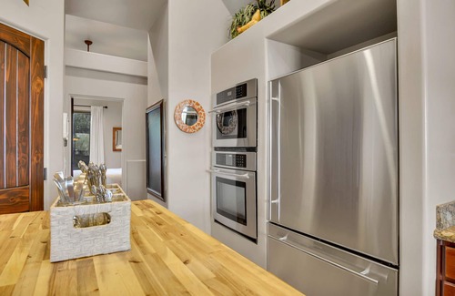 Cave Creek House | Private getaway,sleeps 21,pool, 2 jacuzzis, Teppanyaki grill,BBQ,covered patio+