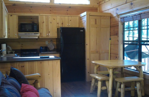 Berkeley Springs Cabin | Private getaway w/hot tub, wifi. Secluded amongst trees & near Sleepy Creek.