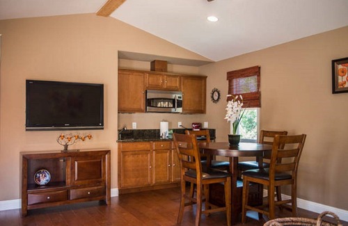 Fallbrook House | Private Guest House In The Country - Hidden Cove