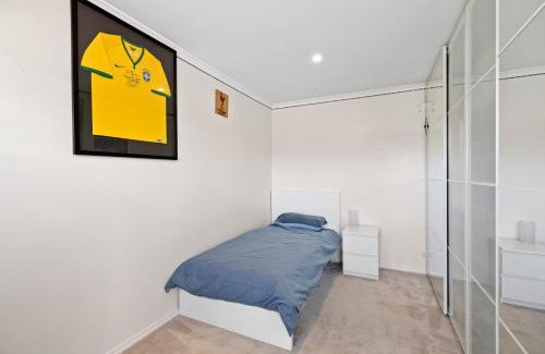 Camberwell Resort | Private Guest Wing in Leafy Camberwell near Train & Tram