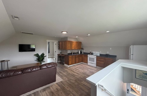 Fentress House | Private Guesthouse w/Full Kitchen