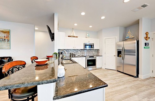 Port Aransas House | PRIVATE HEATED POOL! Endless Summer is just blocks from the beach!