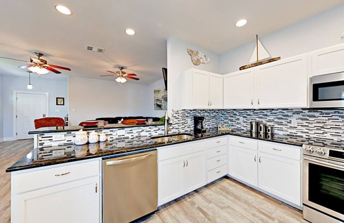 Port Aransas House | PRIVATE HEATED POOL! Endless Summer is just blocks from the beach!