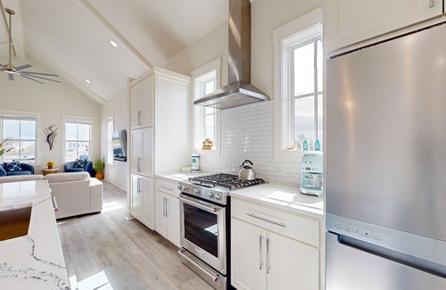 Port Aransas House | Private Heated Pool, Resort Pools, Golf Cart Boardwalk to the Beach