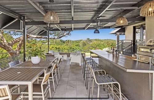 Tierras Nuevas Poniente House | Private Hill surrounded by natural mountains, neighbored to secluded beaches.