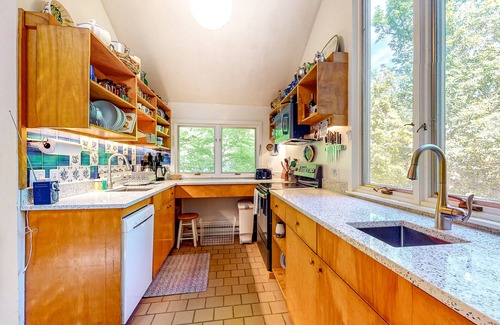 Chilmark House | Private Hillside Home, Fully Equipped Kitchen, Dog-Friendly, A/C, W/D