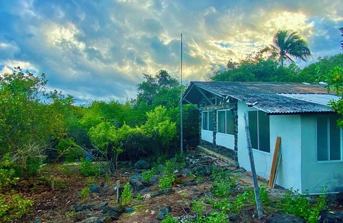 Bahia de la Academia House | Private home and beach access in Galapagos