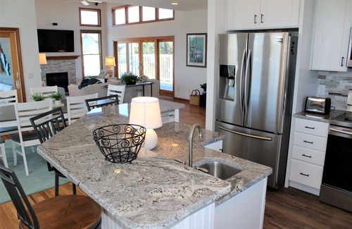 Manteo House | Private Home | Dock Space | Two Bikes | Screened Porch