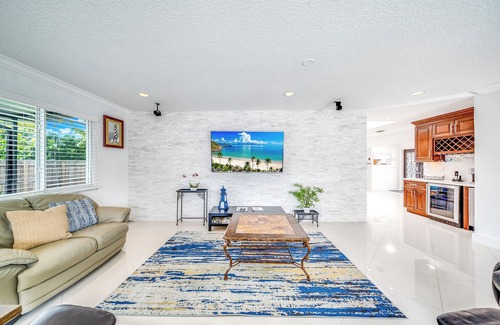Lighthouse Point House | Private Home! Large Open Backyard+Close 2 Beach!