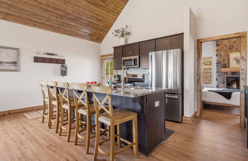 Table Rock House | Private Hot Tub-Free Attraction Tickets-Lake Lookout-Community Indoor & Outdoor Pools