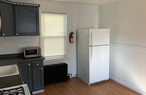 Perth Amboy Apartment | Private house with 3 bedrooms and 1 bathroom and free parking convenient to NYC Manhattan bus and train