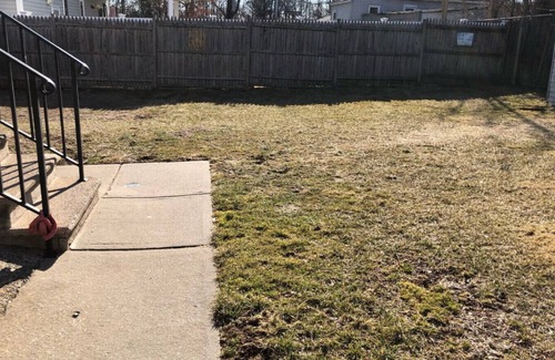 Perth Amboy Apartment | Private house with 3 bedrooms and 1 bathroom and free parking convenient to NYC Manhattan bus and train