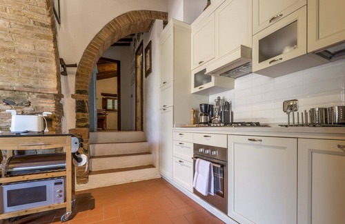 Poggibonsi Villa | Private Villa with A/C, WIFI, pool, TV, veranda, panoramic view, parking, close to San Gimignano