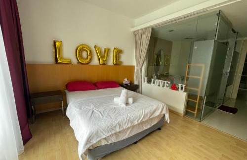 Taman Kobena Apartment | Private Jacuzzi Staycation at KL City 712
