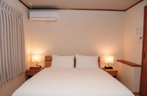 Shimogyo House | Private Kyomachiya with garden, 2 minutes walk to bus stop, 8 minutes walk to Gojo subway station, 10 minutes walk to Shijo Karasuma area, family-friendly, pet accommodation allowed