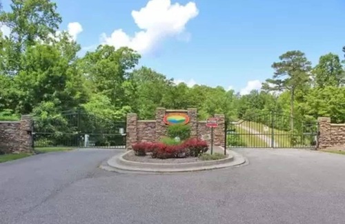 Monticello House | Private Lake Cumberland Lodge with Breathtaking Views, Sleeps 20+