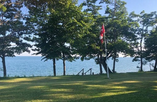 Dunnville House | Private Lakefront Octagon House