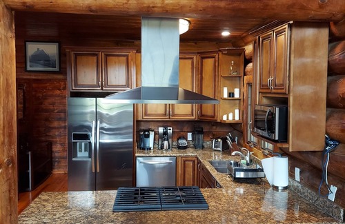 Catheys Valley Cabin | Private log cabin in the foothills