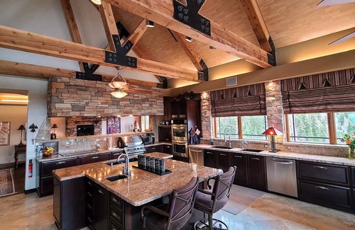 Brian Head House | Private Luxurious Estate in Brian Head indoor spa, gas fireplaces, movie theater