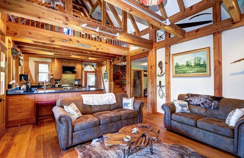 Hood Cabin | Private Luxury Cabin, Stunning Mountain Views & Hot Tub by Shenandoah