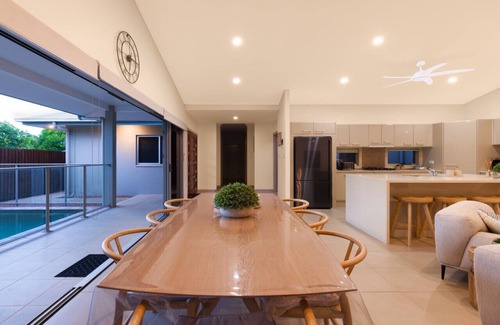 Trinity Park House | Private Luxury Haven: SUV Hire, Pool, Near Marina