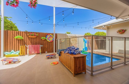 Trinity Park House | Private Luxury Haven: SUV Hire, Pool, Near Marina