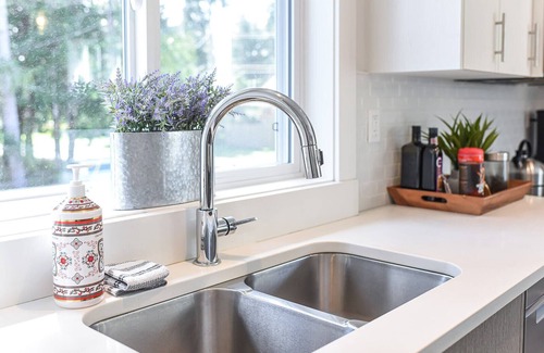 Courtenay House | Private Modern Carriage by Seal Bay Trails