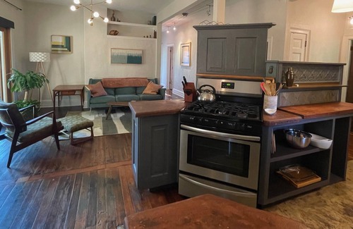 Asheville Cottage | Private Modern Cottage 10 min walk to River Arts and South Slope