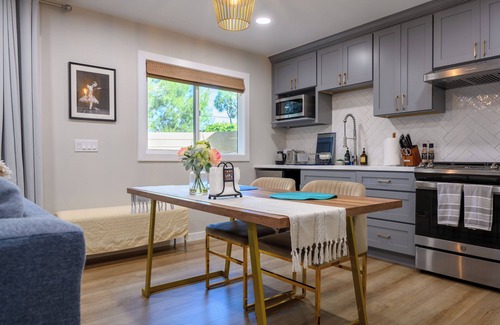Bonita House | Private North Glendora Suite – Peaceful & Scenic SoCal Retreat Under Giant Oaks