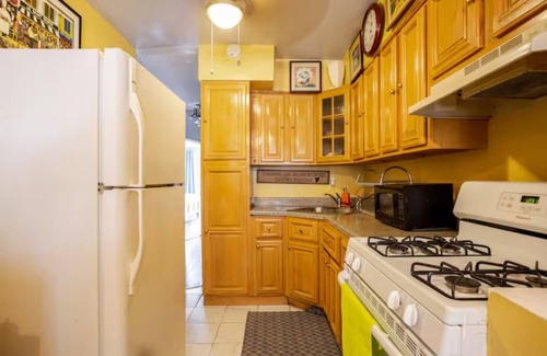 Flatlands House | Private Oasis 30min from JFK or Midtown+ Parking & Free Wi-Fi- Sleeps 4
