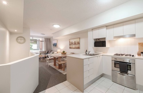 New Farm Apartment | Private Oasis! 3Bed/2Bath/1Car ~ 5mins to CBD