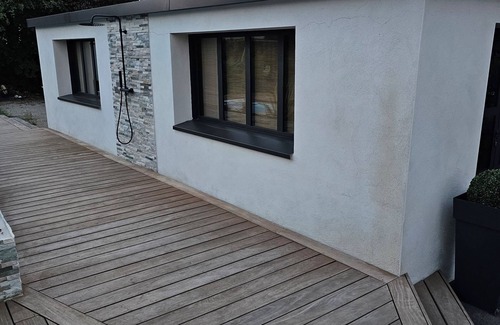 Decines-Charpieu Bed & Breakfast | Private outbuilding near groupama stadium and LDLC arena