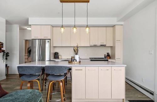 Whyte ave Condo | Private patio stay near Whyte Ave, UofA Hospital, and West Edmonton Mall