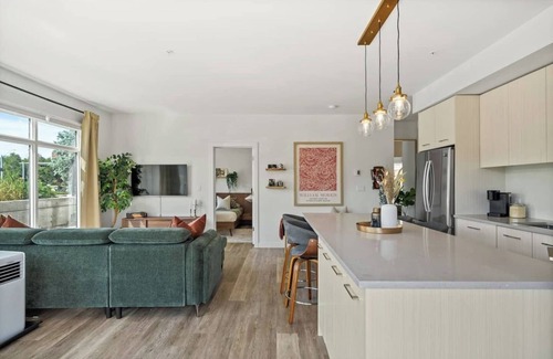 Whyte ave Condo | Private patio stay near Whyte Ave, UofA Hospital, and West Edmonton Mall