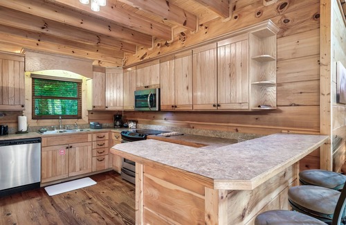 Gatlinburg - Pigeon Forge Cabin | Private Pickle-ball and Basketball Court/Kids Climbing Wall/Hot Tub/Arcade