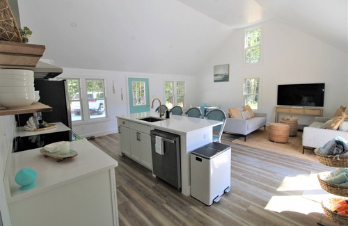 Eastham House | Private Plunge Pool and Large Fenced Yard (2320)