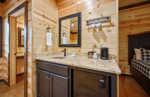 Broken Bow Cabin | Private Pool 8 Bedroom Luxury Lodge - Big Timber Lodge Tons Amenities and lodgin