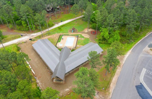 Broken Bow Cabin | Private Pool 8 Bedroom Luxury Lodge - Big Timber Lodge Tons Amenities and lodgin