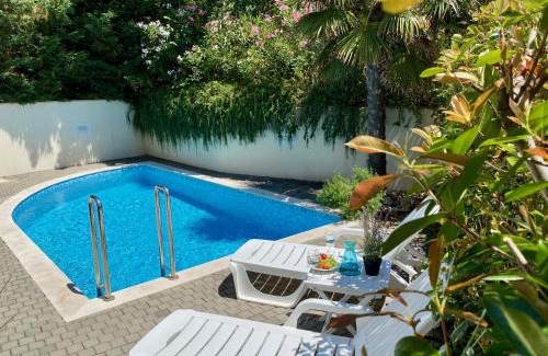 Silo Apartment | Private pool and Mediterranean garden apt Mia