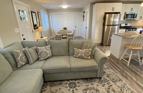 Villas House | Private pool and yard with a king primary suite - linens & towels included!