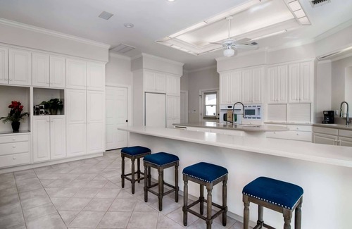 Lakeway House | Private Pool, BBQ, Hot Tub, Wrap-around Porch, Sun Room - 2 Homes and 2 Master Suites