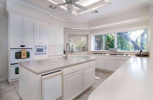 Lakeway House | Private Pool, BBQ, Hot Tub, Wrap-around Porch, Sun Room - 2 Homes and 2 Master Suites