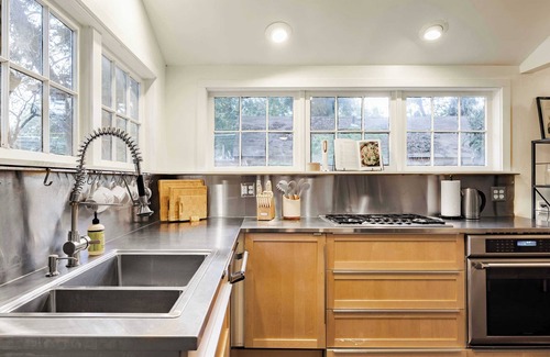 East Cesar Chavez House | Private Pool & Fire Pit, Downtown Holly District