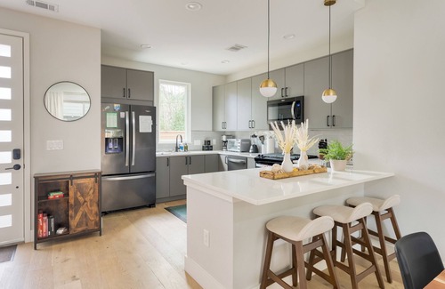 Holly House | Private Pool, Firepit, Patio | Steps to East Austin Dining, Music, Art, Murals