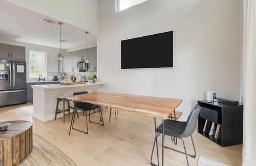 Holly House | Private Pool, Firepit, Patio | Steps to East Austin Dining, Music, Art, Murals