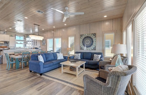 Port Aransas House | Private pool | gulf view from top deck| Gated community | Close to the beach!